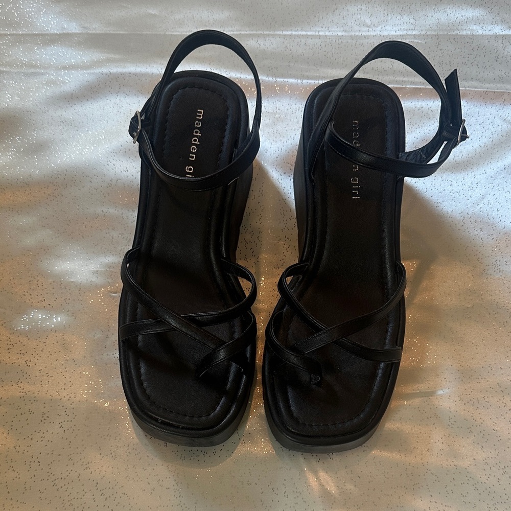 Madden Girl Elegant Black Sandals
